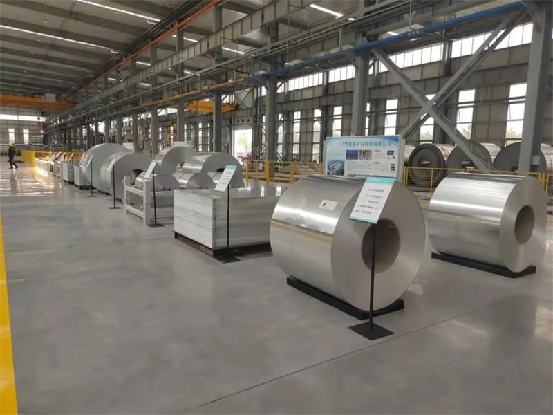 河南省委書記樓陽生、省長王凱蒞臨明泰鋁業(yè)子公司明晟新材料參觀調(diào)研